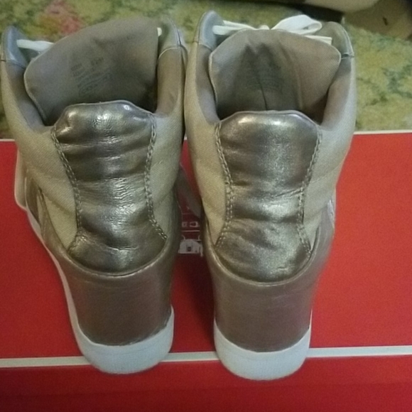 Coach Sneakers sz 8.5 Alexis Wedge Lt. Gold - Picture 4 of 9